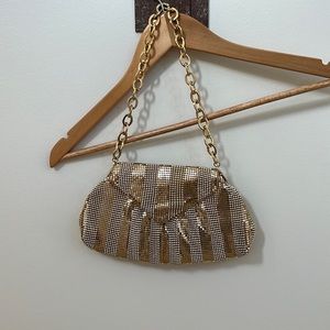 Women clutch, no return